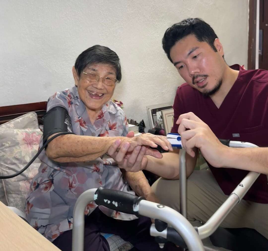 Trained therapists providing rehab for elders treating conditions such as frailty, muscle loss, fatigue, poor endurance, knee pain, back pain, joint pain, walking aid training